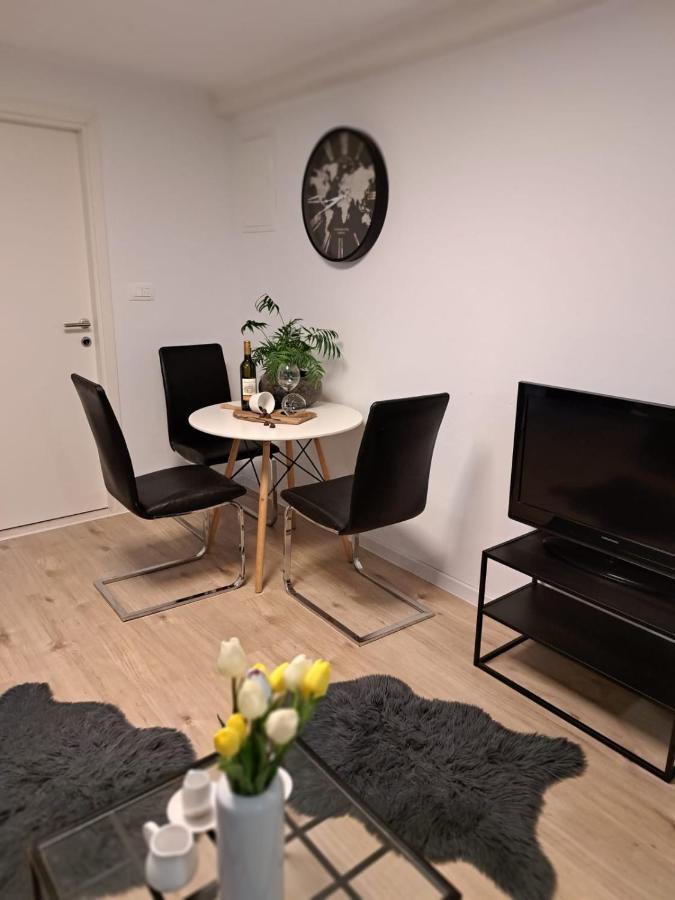 Apartment Studio Apartman Maris