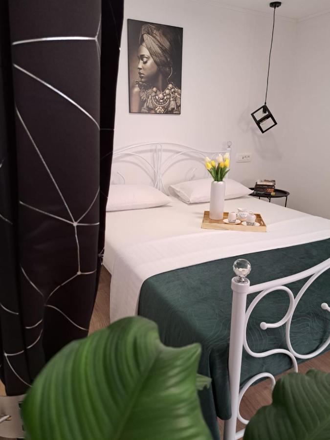 Studio Apartman Maris Apartment *